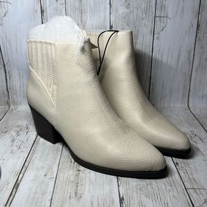 Ana Women’s Delco Cream Anaconda Block Heel Ankle Booties size 9.5 New